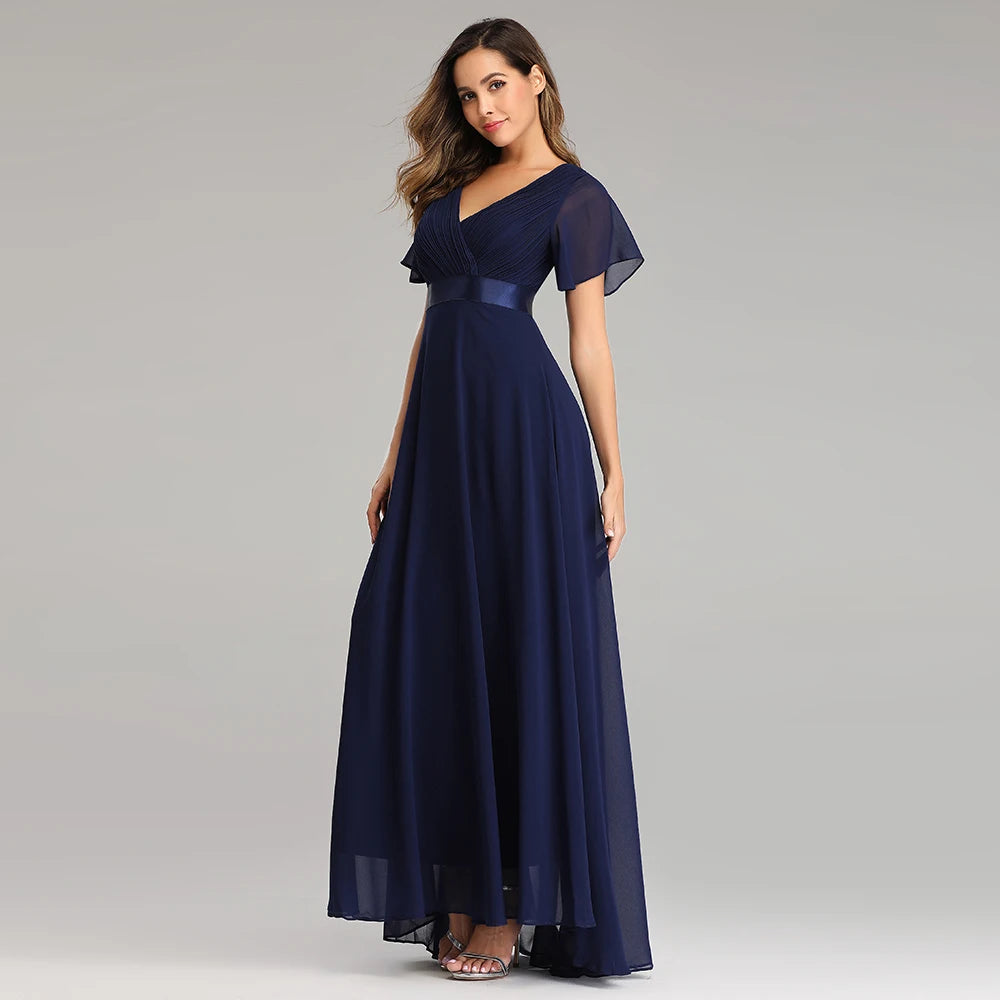 Vestido de Noche en Gasa con Volantes — Escote V Elegante
