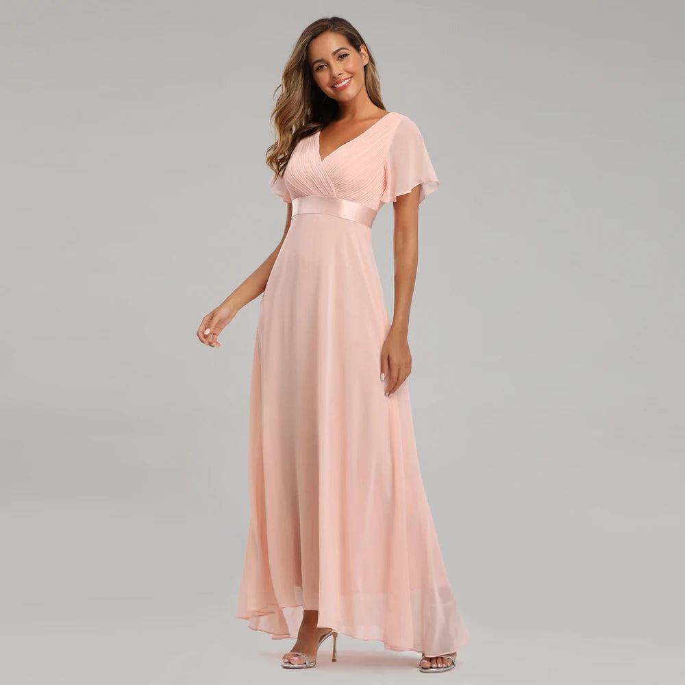 Vestido de Noche en Gasa con Volantes — Escote V Elegante