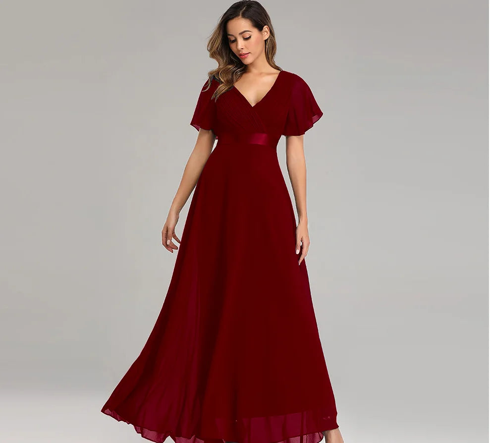 Vestido de Noche en Gasa con Volantes — Escote V Elegante