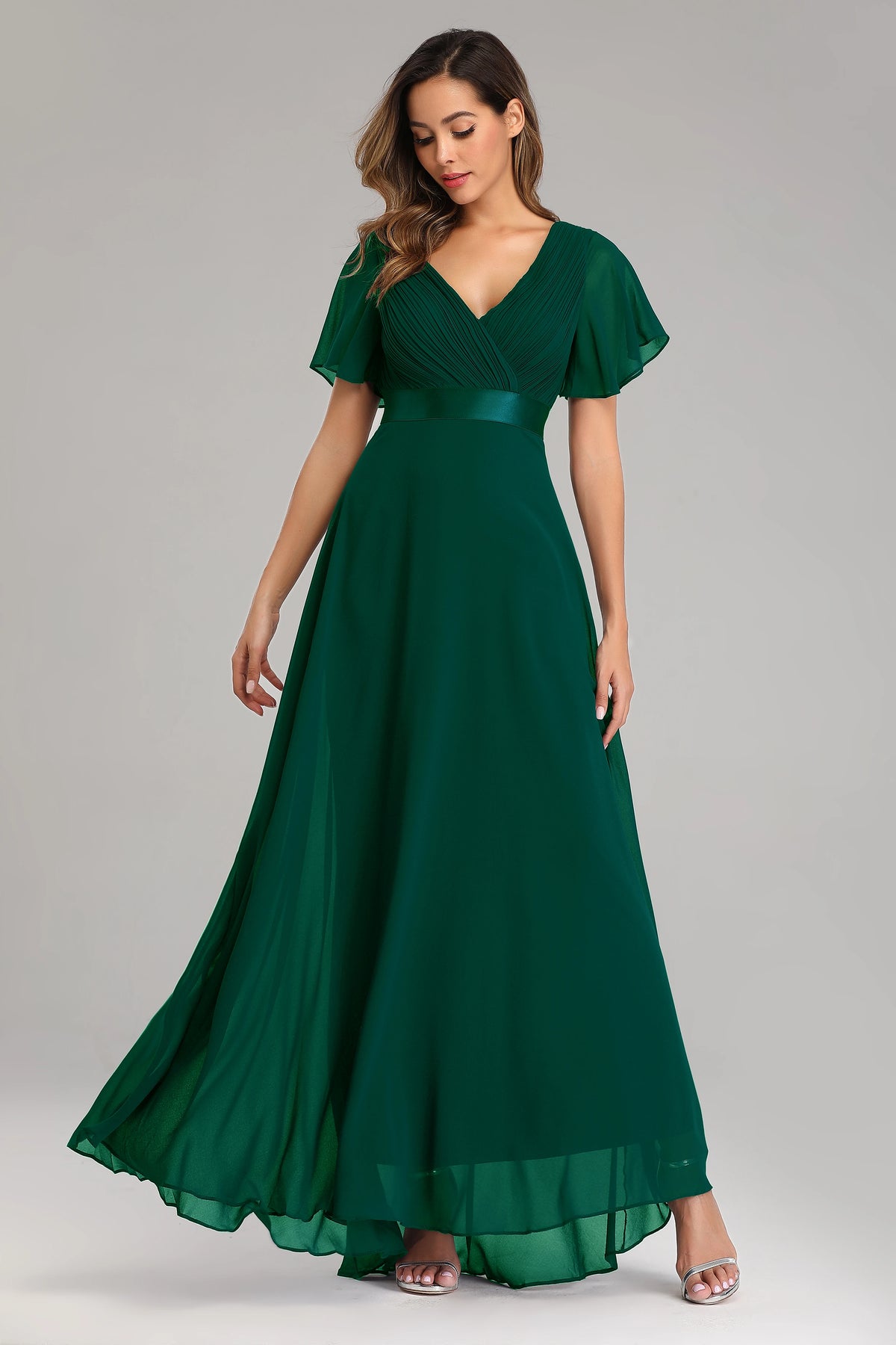 Vestido de Noche en Gasa con Volantes — Escote V Elegante