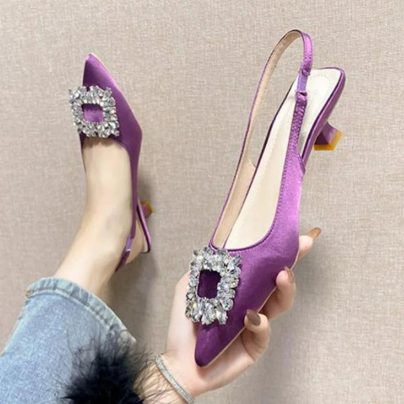 Sandalia Slingback de Tacón Bajo con Diamantes