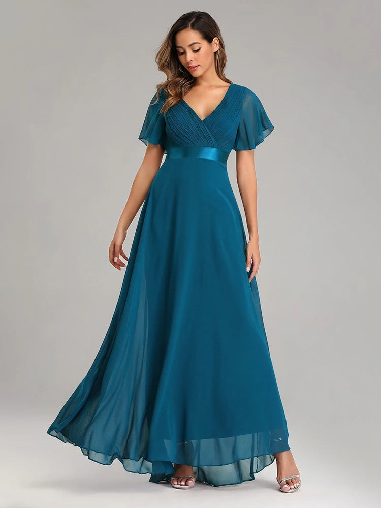 Vestido de Noche en Gasa con Volantes — Escote V Elegante