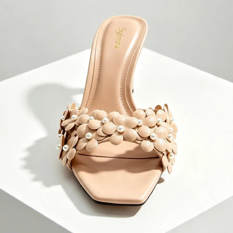 Mule de Tacón con Flores y Perlas – Noche Elegante