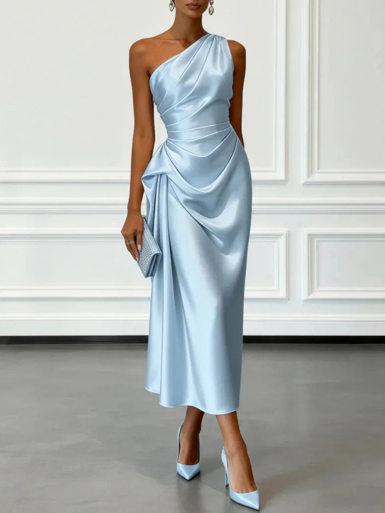 Vestido de Noche Satínado con Pliegues y Sin Mangas