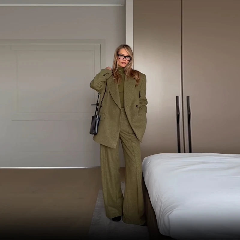 Traje de Blazer y Pantalón Recto — Conjunto Elegante con Hombreras para Oficina