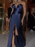 Vestido Tubo con Abertura Alta y Hombro Descubierto