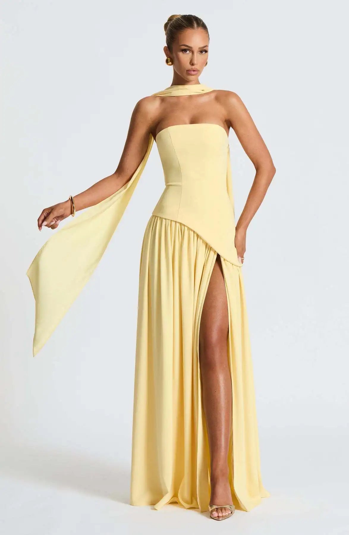 Vestido Largo Strapless con Abertura Lateral