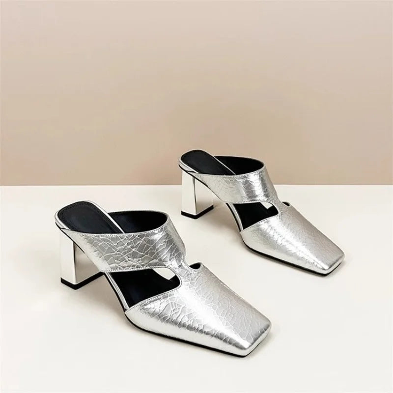 Sandalia Mule de Puntera Fina – Tacón Alto Verano