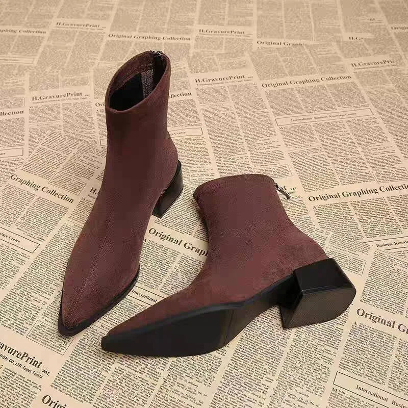 Botín Vintage de Puntera Fina – Tacón Cuadrado Medio Otoño
