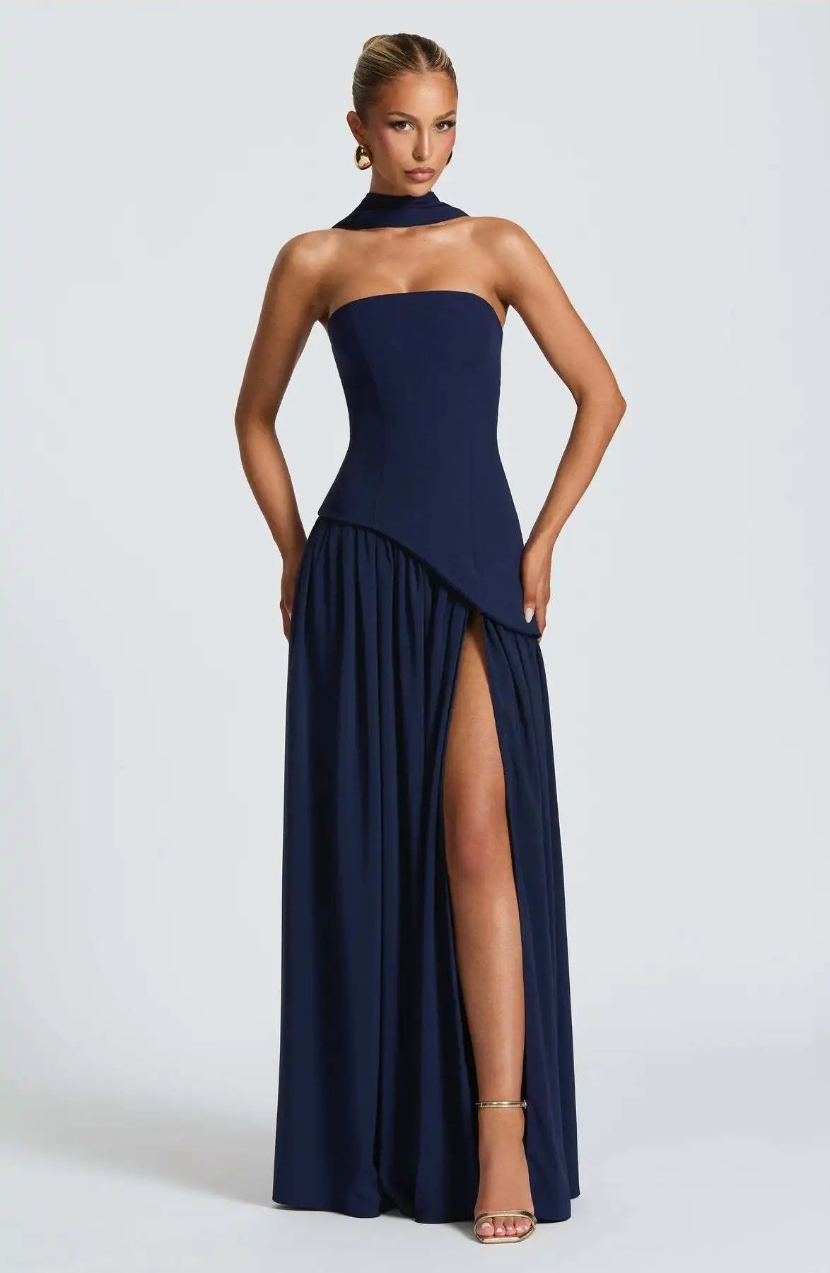 Vestido Largo Strapless con Abertura Lateral