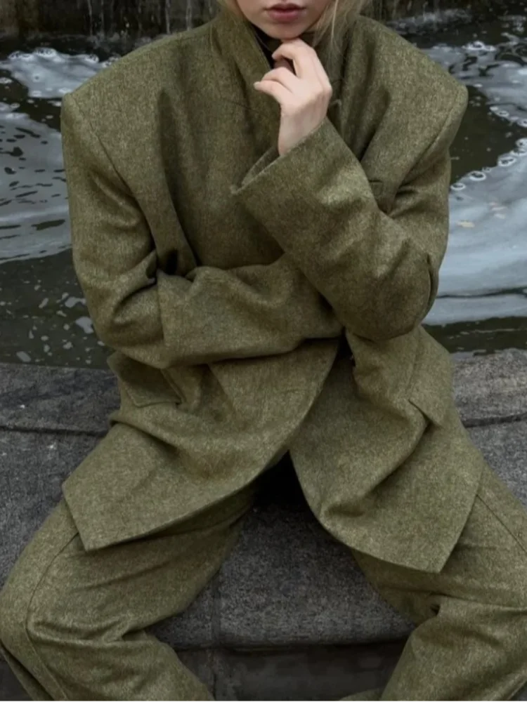 Traje de Blazer y Pantalón Recto — Conjunto Elegante con Hombreras para Oficina