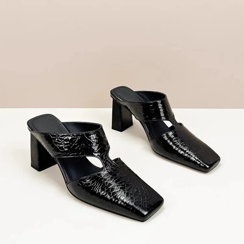 Sandalia Mule de Puntera Fina – Tacón Alto Verano