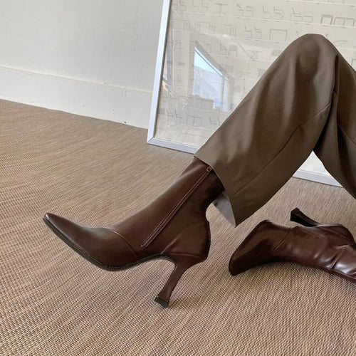 Botín Chelsea de Tacón Fino con Plataforma – Slip-On Leisure