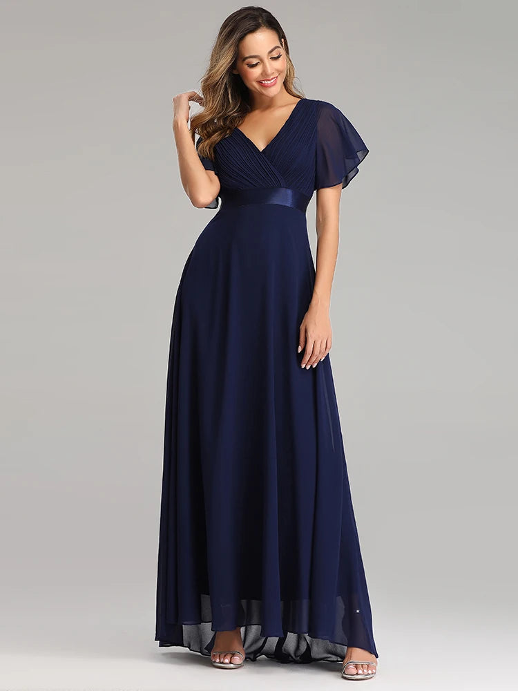 Vestido de Noche en Gasa con Volantes — Escote V Elegante