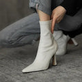 Botín Chelsea de Tacón Fino con Plataforma – Slip-On Leisure