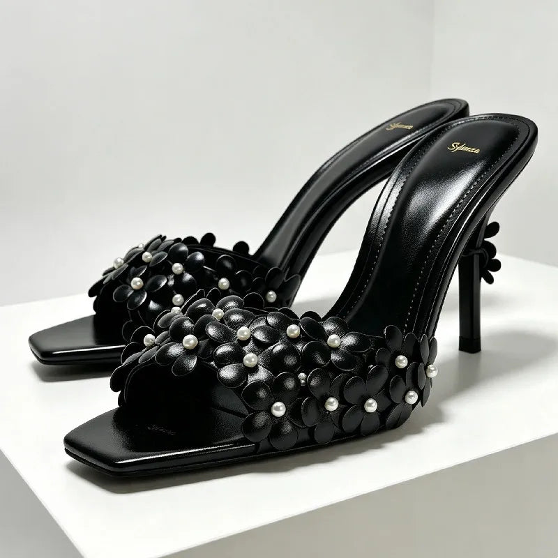 Mule de Tacón con Flores y Perlas – Noche Elegante