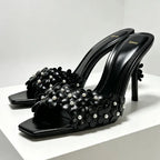 Mule de Tacón con Flores y Perlas – Noche Elegante