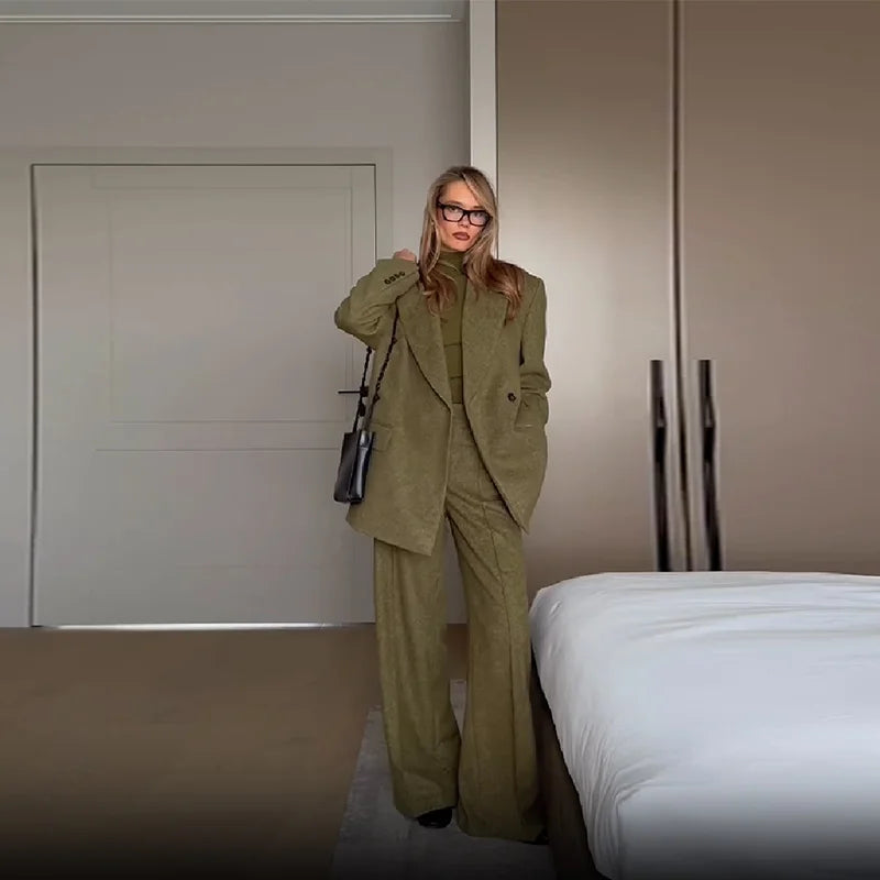 Traje de Blazer y Pantalón Recto — Conjunto Elegante con Hombreras para Oficina