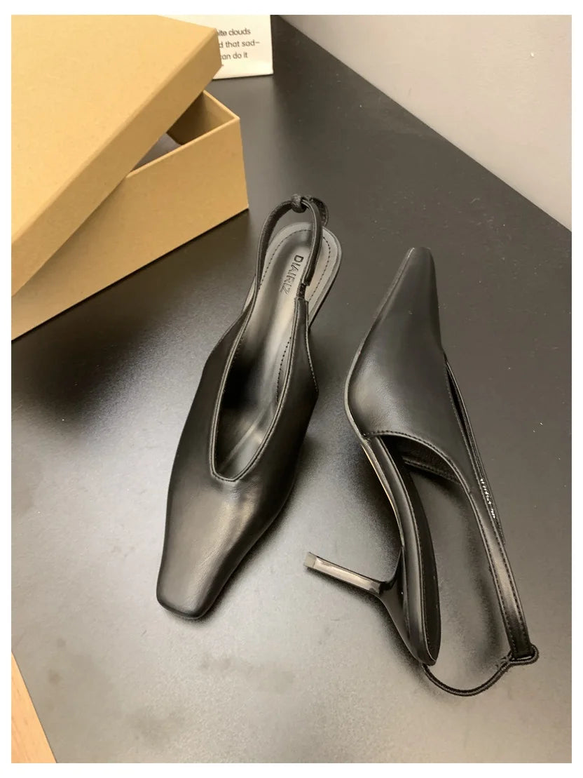 Sandalia Pump de Puntera Cuadrada – Tacón Fino Fiesta