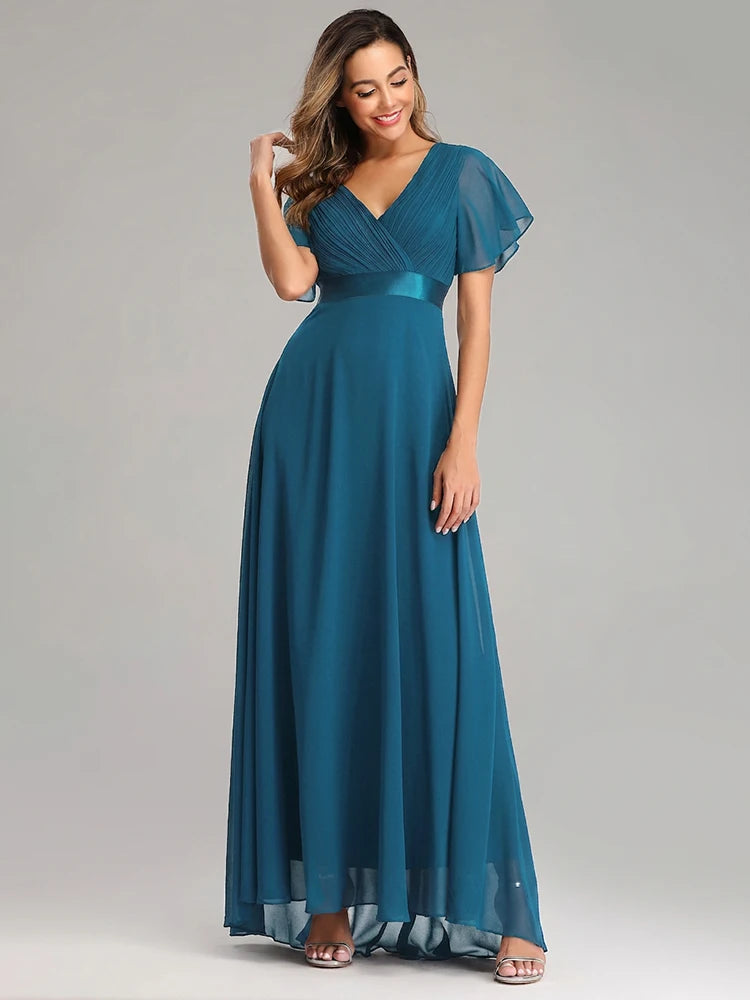 Vestido de Noche en Gasa con Volantes — Escote V Elegante