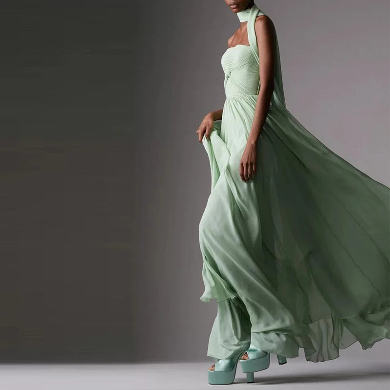 Vestido Largo Drapeado con Gran Vuelo y Espalda Descubierta