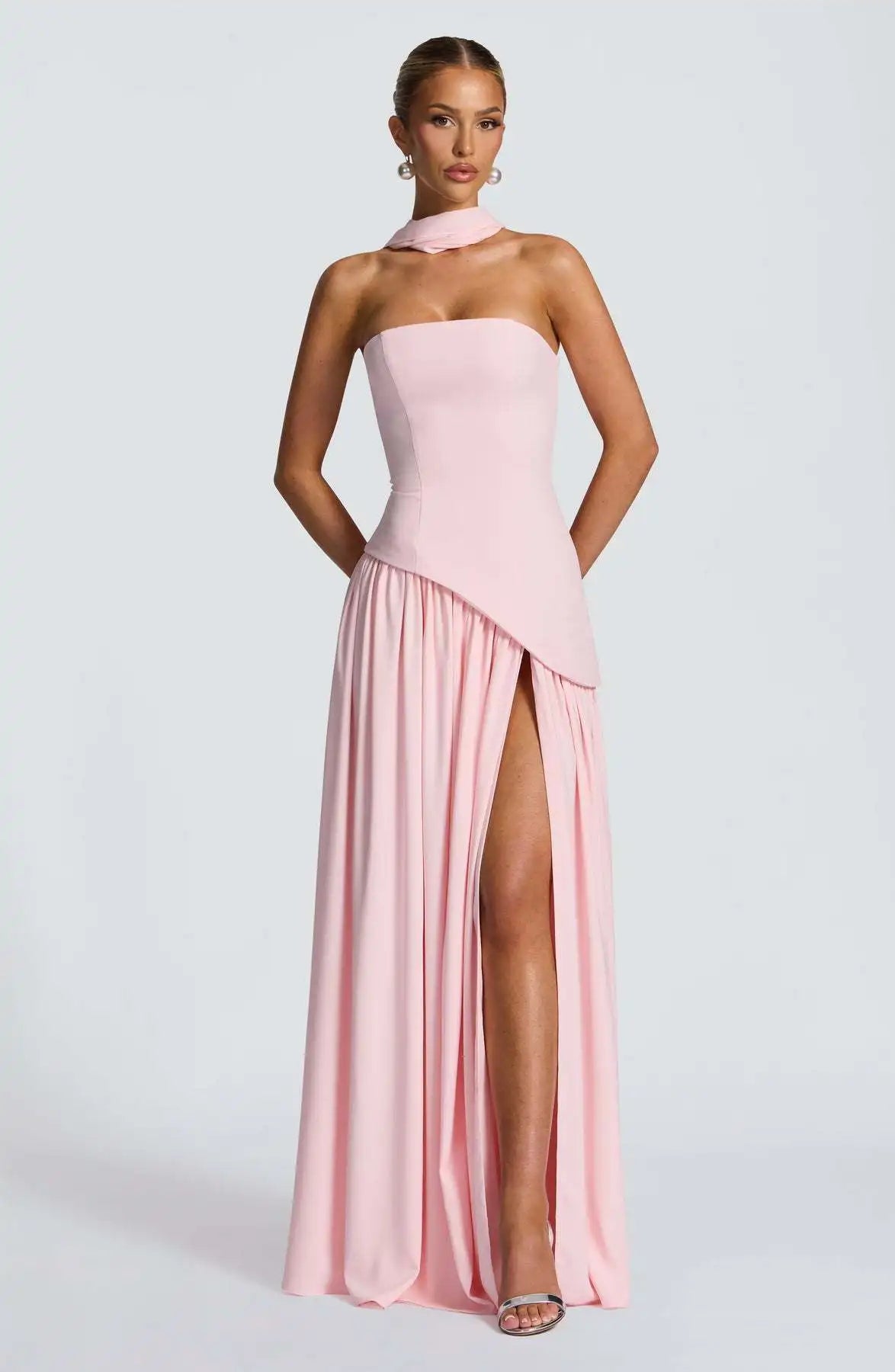 Vestido Largo Strapless con Abertura Lateral
