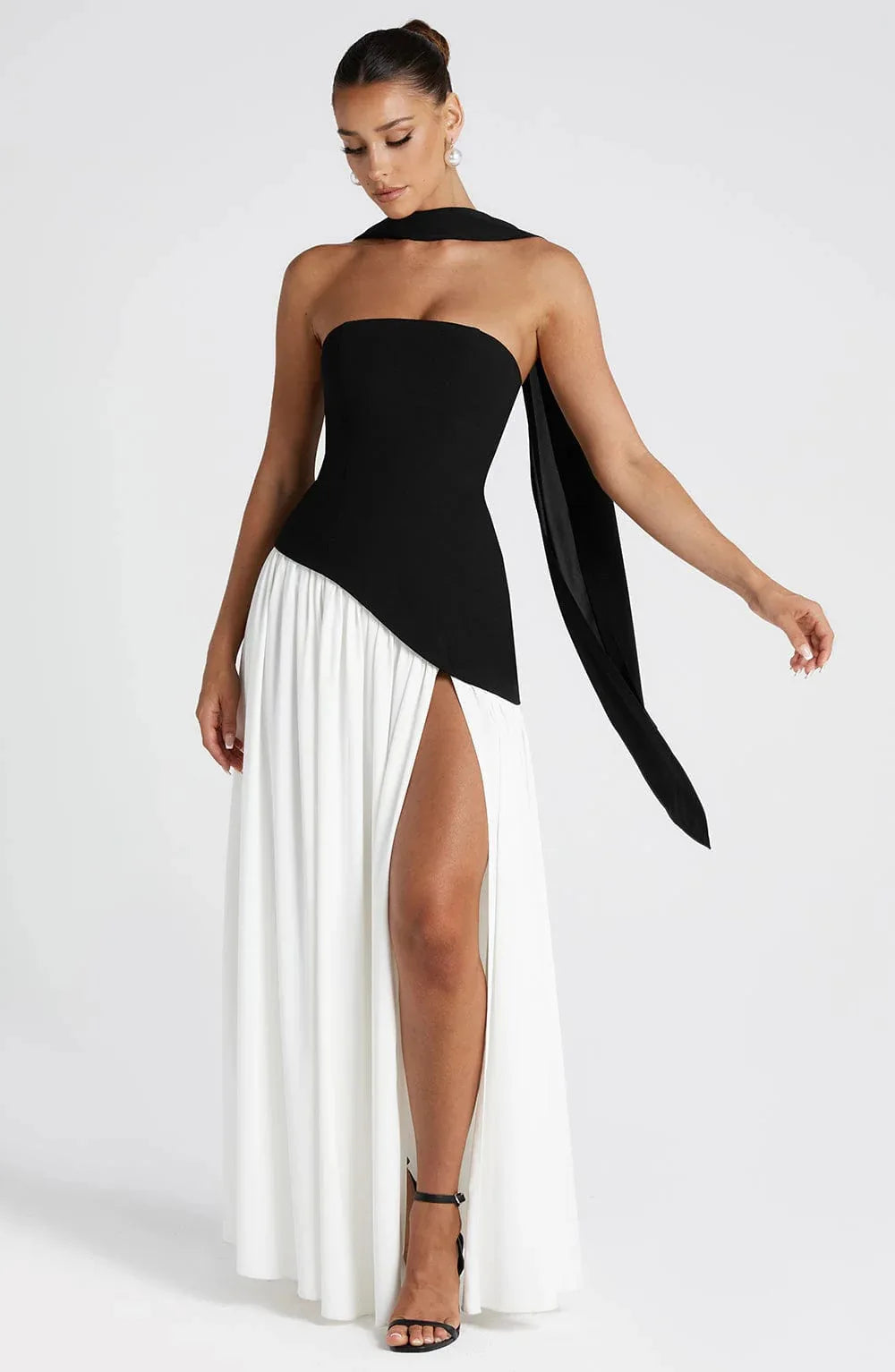 Vestido Largo Strapless con Abertura Lateral