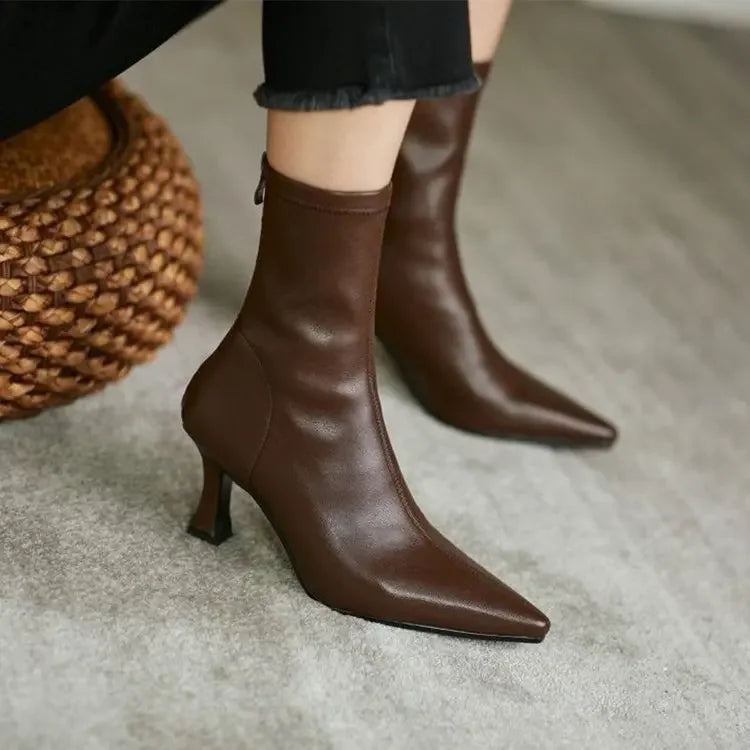 Botín Chelsea de Tacón Fino con Plataforma – Slip-On Leisure