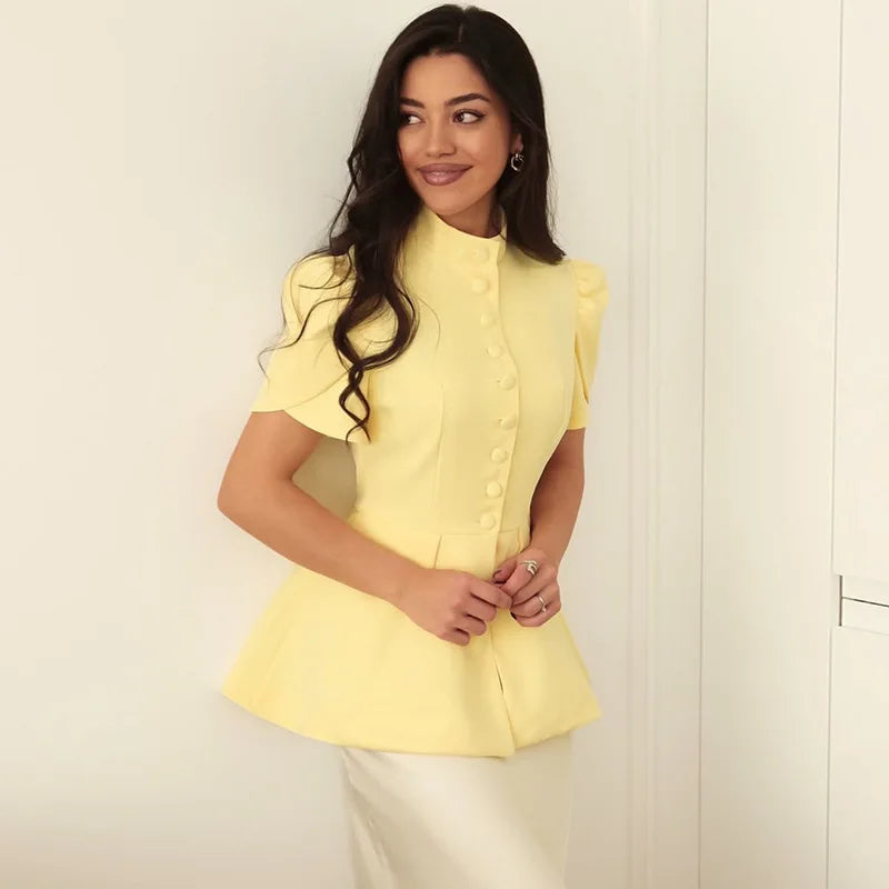 Blusa Blazer Negra con Cuello Alto y Manga Abullonada — Peplum Elegante de Oficina