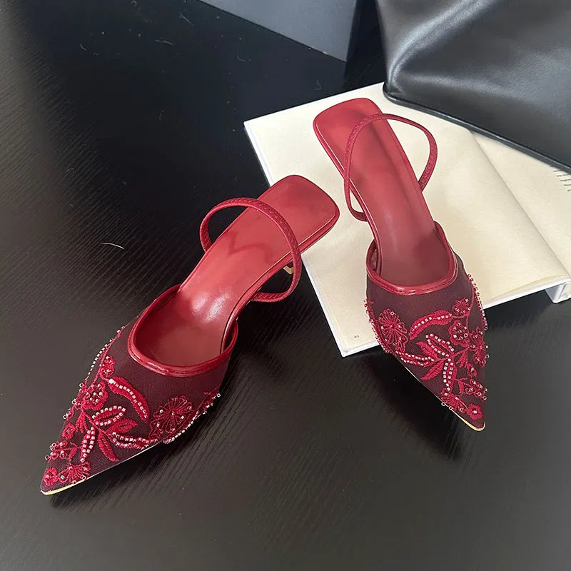 Sandalia Slingback Bordada con Flor – Tacón Fino Boda