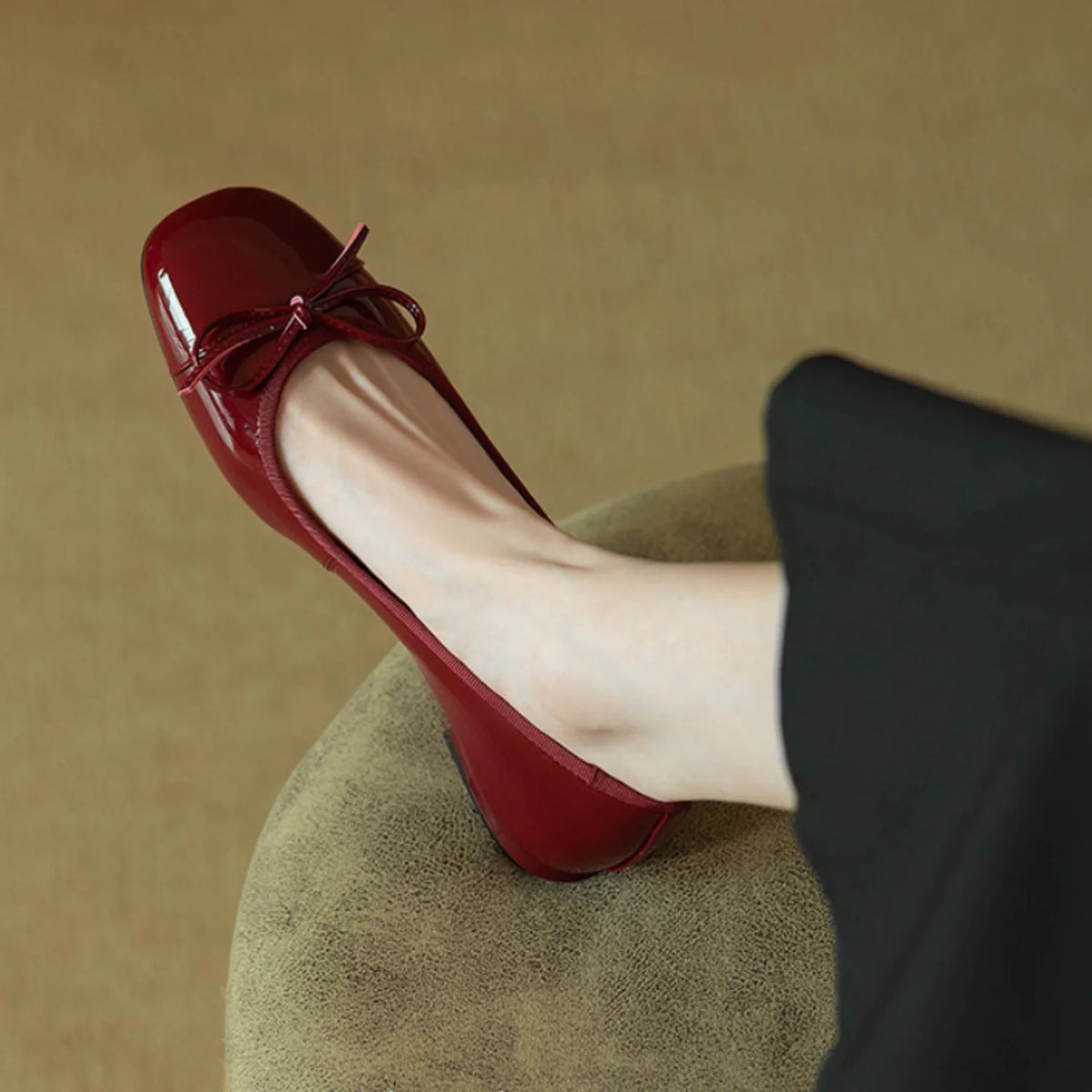 Zapato Plano Mary Jane de Charol con Lazo – Oficina y Día a Día