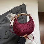 Bolso Media Luna Vino Tinto – Clutch Tejido Saddle