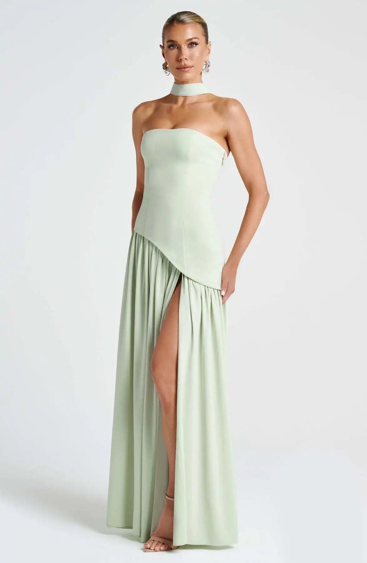 Vestido Largo Strapless con Abertura Lateral