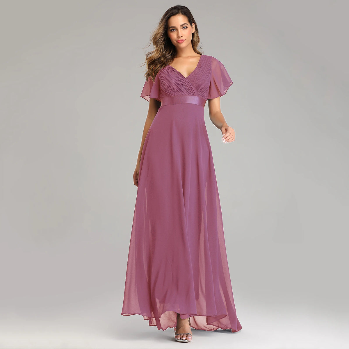 Vestido de Noche en Gasa con Volantes — Escote V Elegante