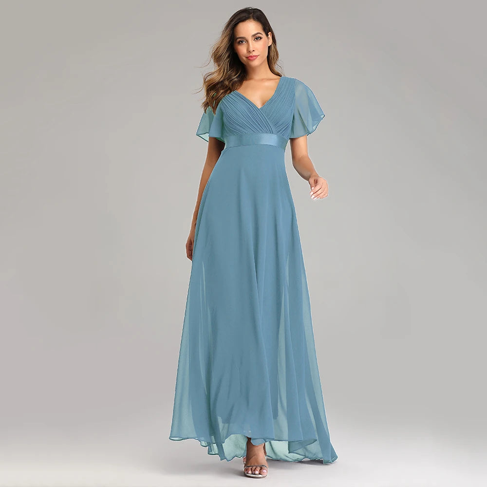 Vestido de Noche en Gasa con Volantes — Escote V Elegante