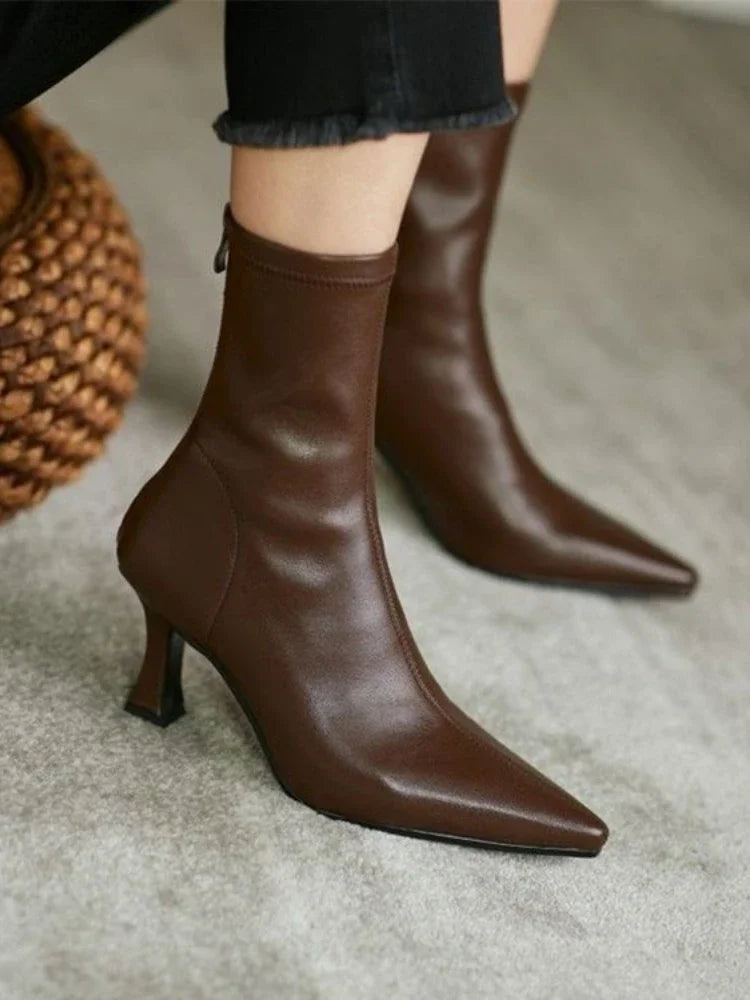 Botín Chelsea de Tacón Fino con Plataforma – Slip-On Leisure