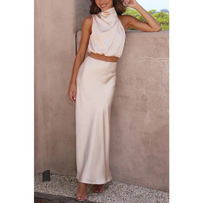 Conjunto Satínado Crop Top y Falda Larga de Tiro Alto
