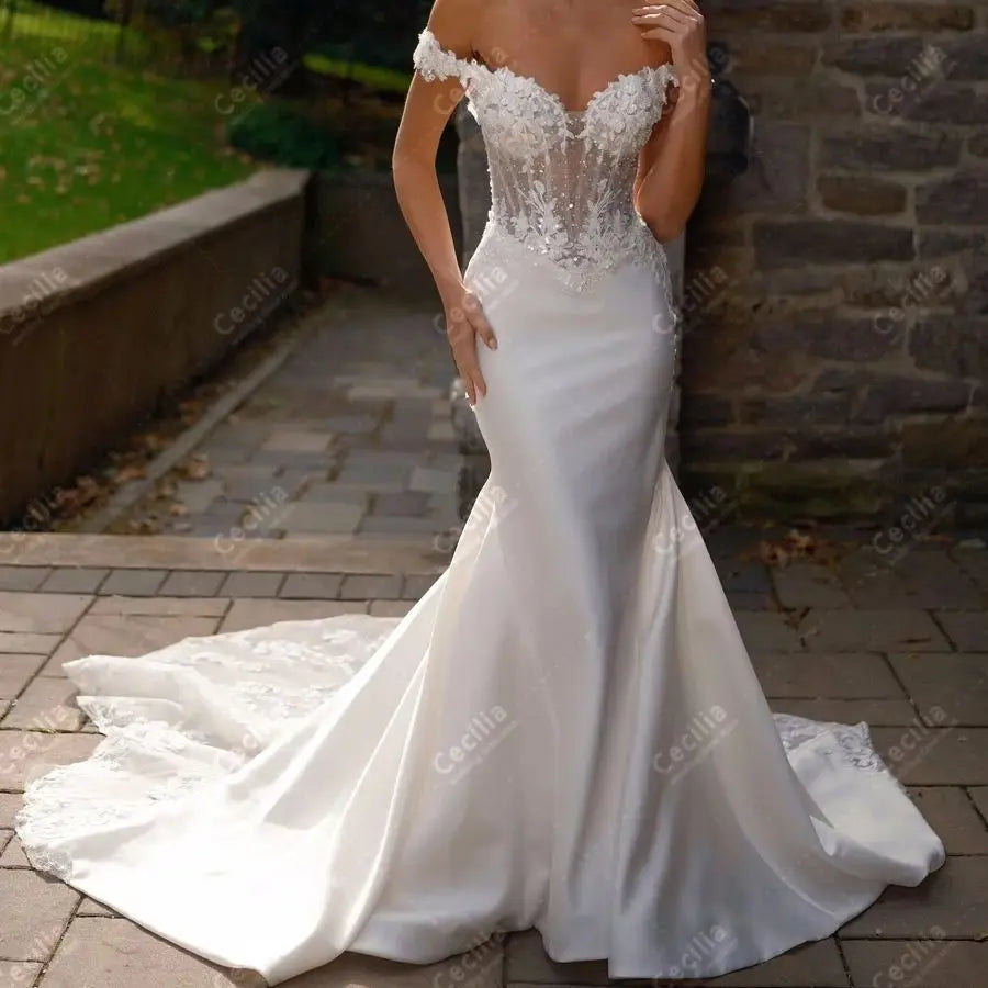 Vestido de Novia Satínado con Encaje y Hombros Descubiertos