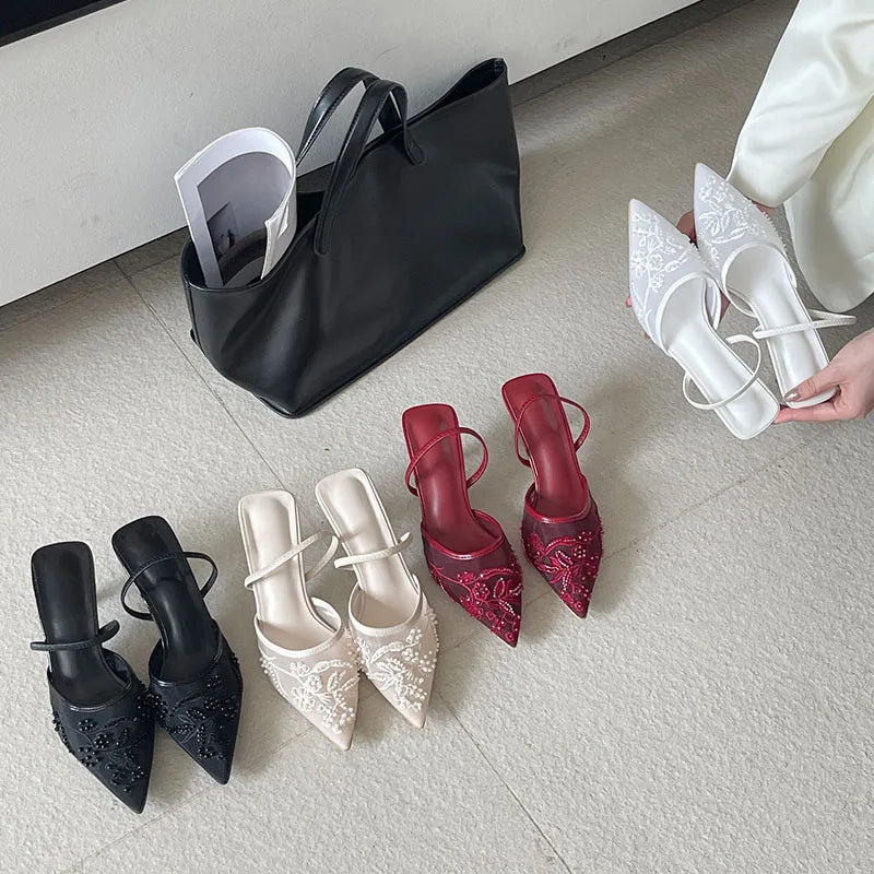Sandalia Slingback Bordada con Flor – Tacón Fino Boda