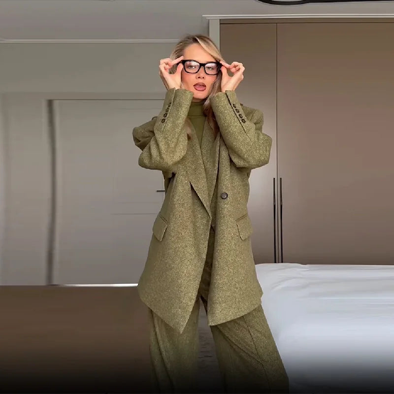Traje de Blazer y Pantalón Recto — Conjunto Elegante con Hombreras para Oficina