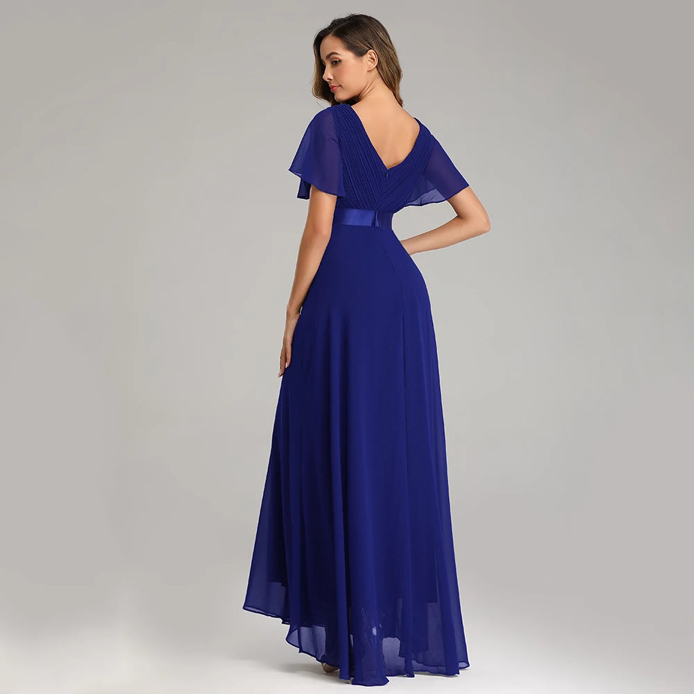 Vestido de Noche en Gasa con Volantes — Escote V Elegante