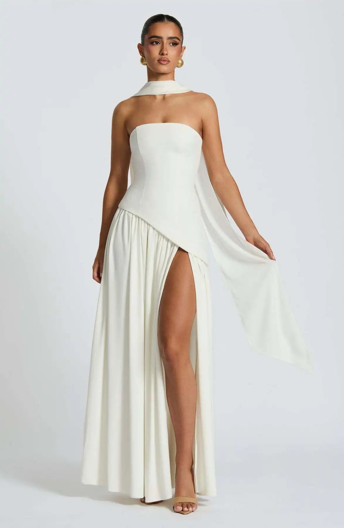 Vestido Largo Strapless con Abertura Lateral