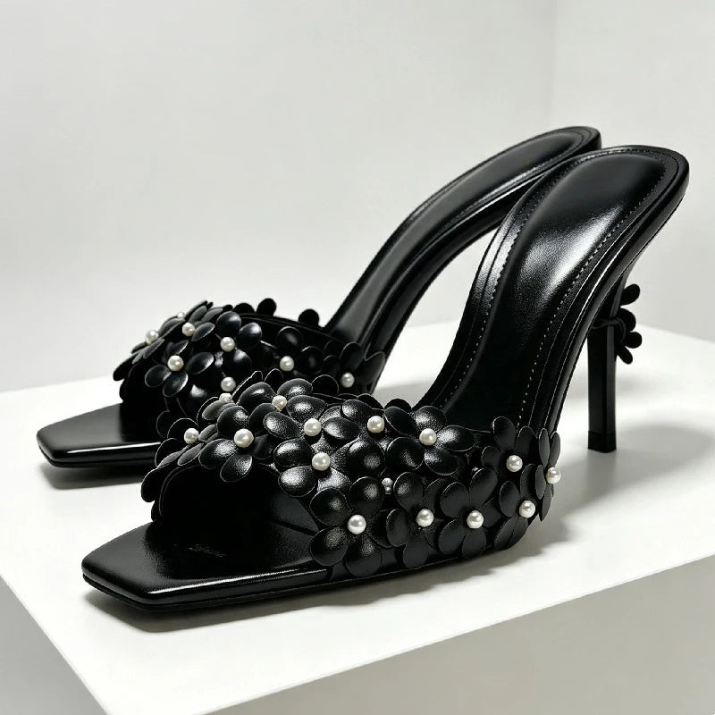 Mule de Tacón con Flores y Perlas – Noche Elegante