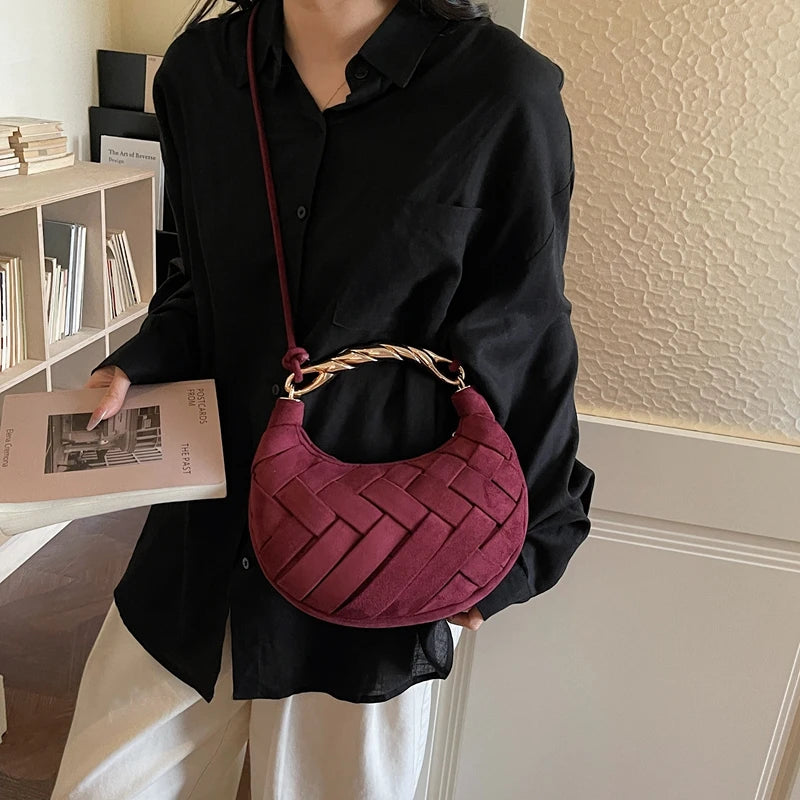 Bolso Media Luna Vino Tinto – Clutch Tejido Saddle