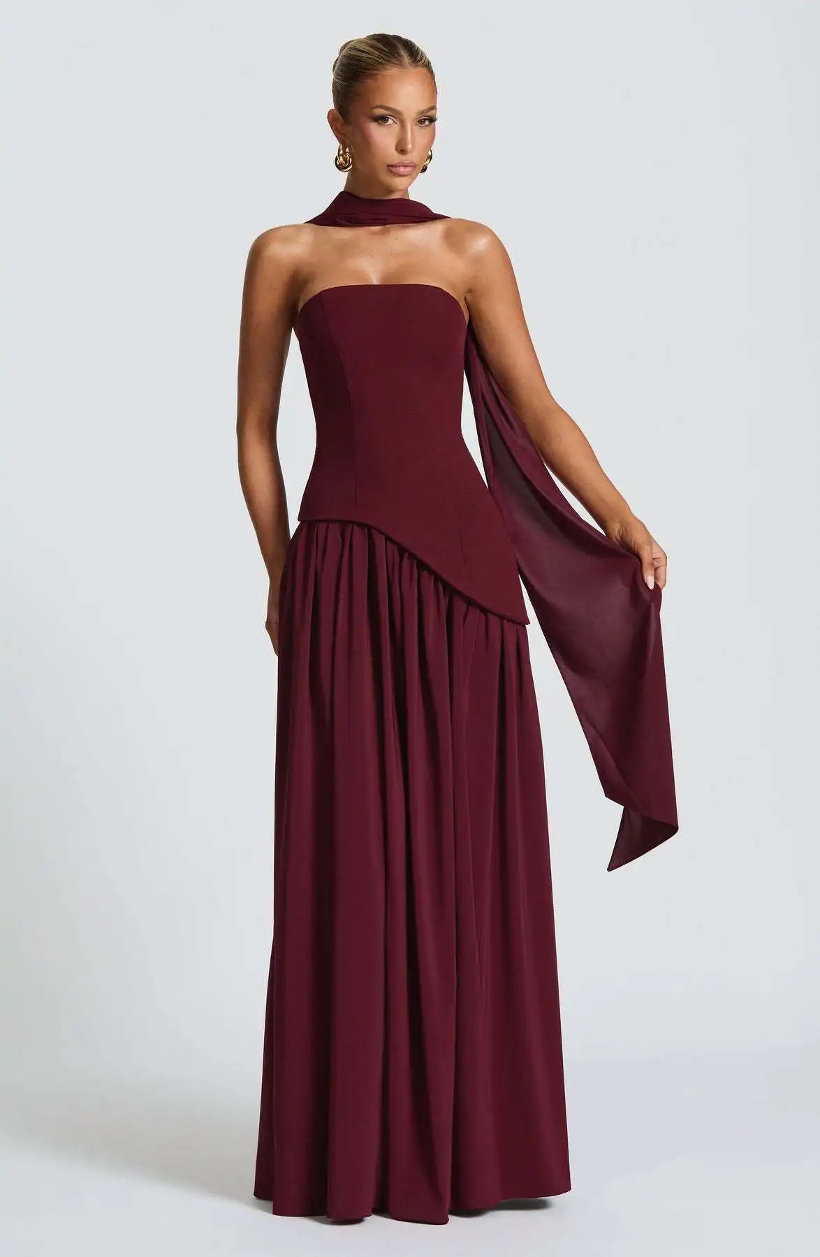 Vestido Largo Strapless con Abertura Lateral