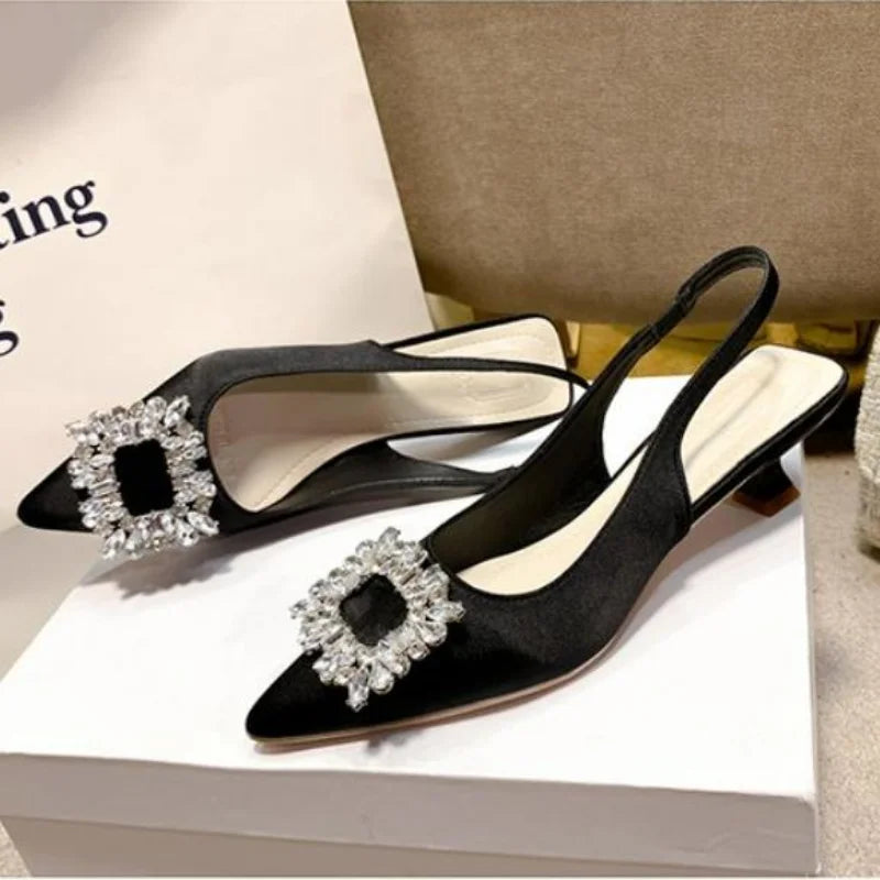 Sandalia Slingback de Tacón Bajo con Diamantes