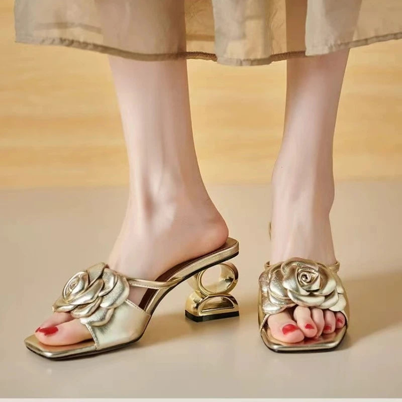 Sandalia de Plataforma con Flores – Tacón Alto